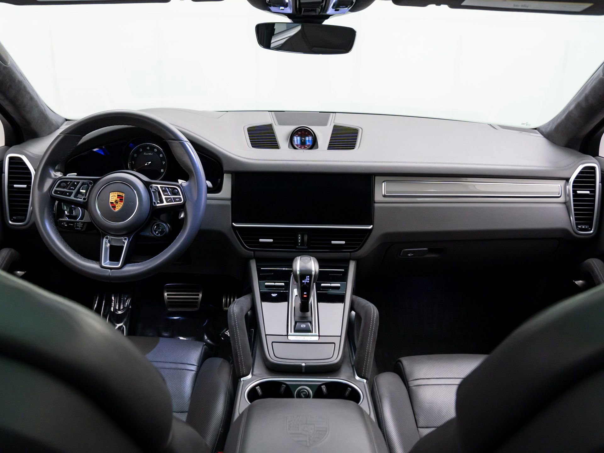 Used 2020 Porsche Cayenne Turbo image 11