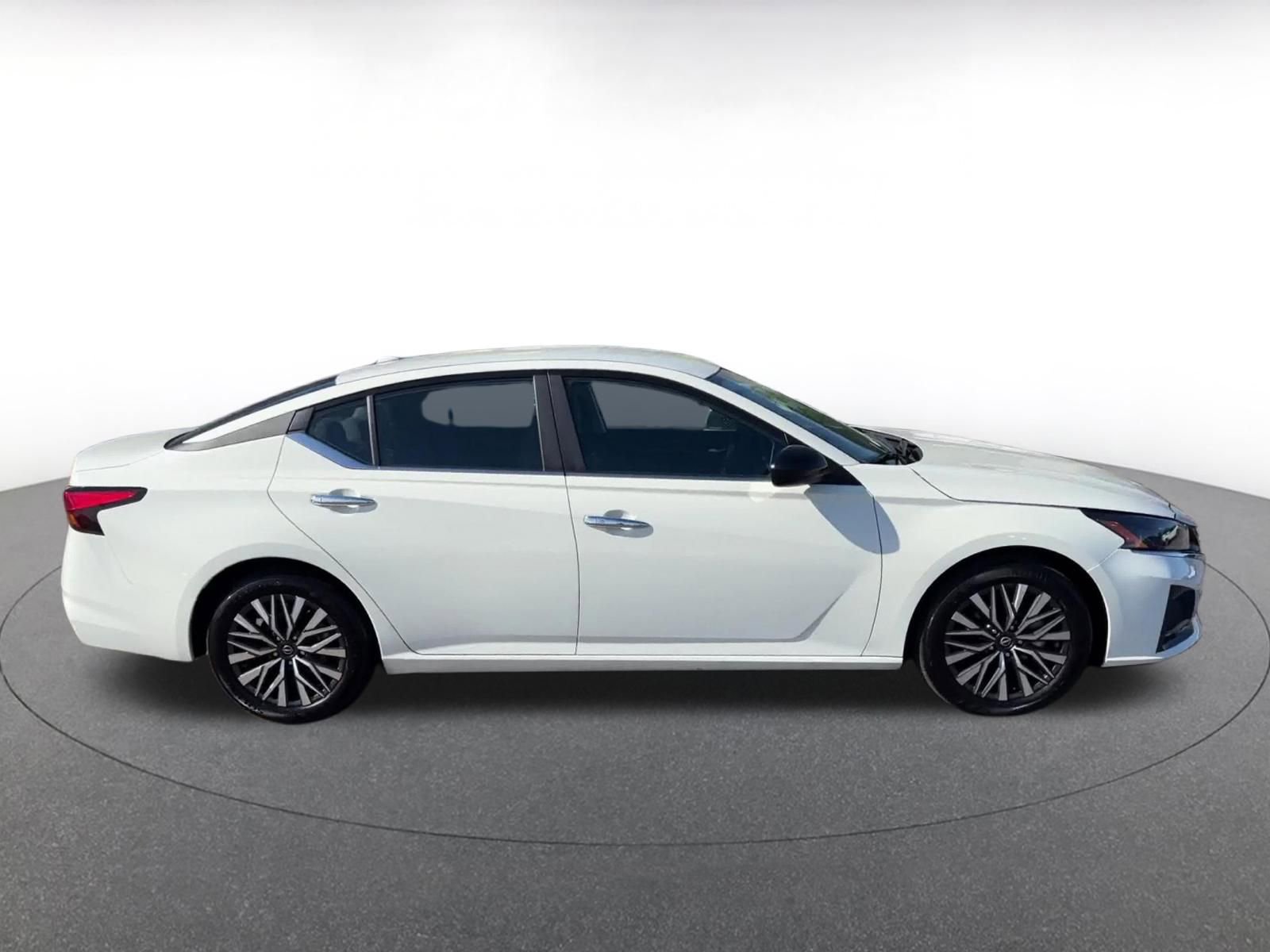 Used 2025 Nissan Altima 2.5 SV FWD image 16