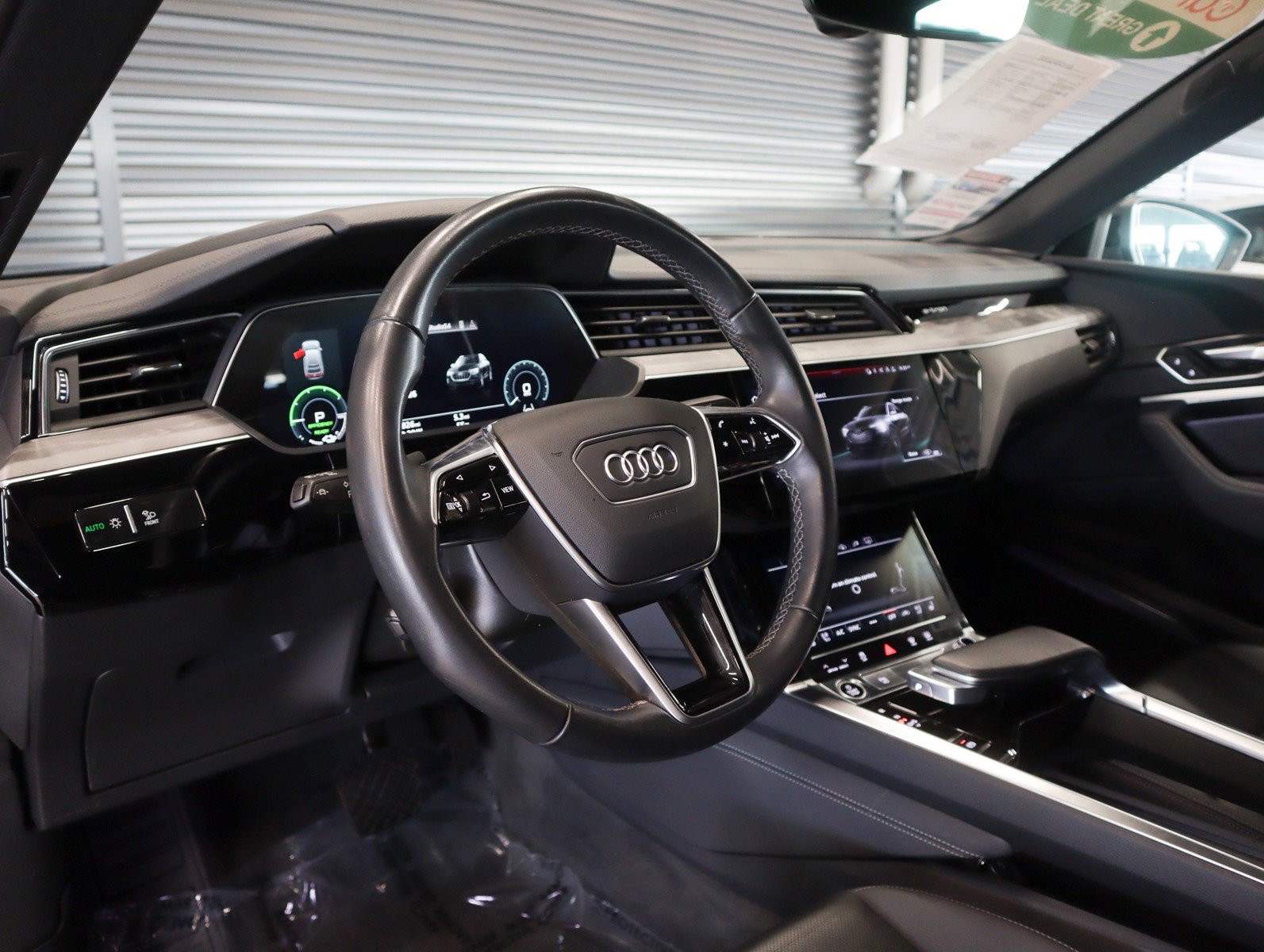 Used 2024 Audi Q8 e-tron Premium Plus image 17