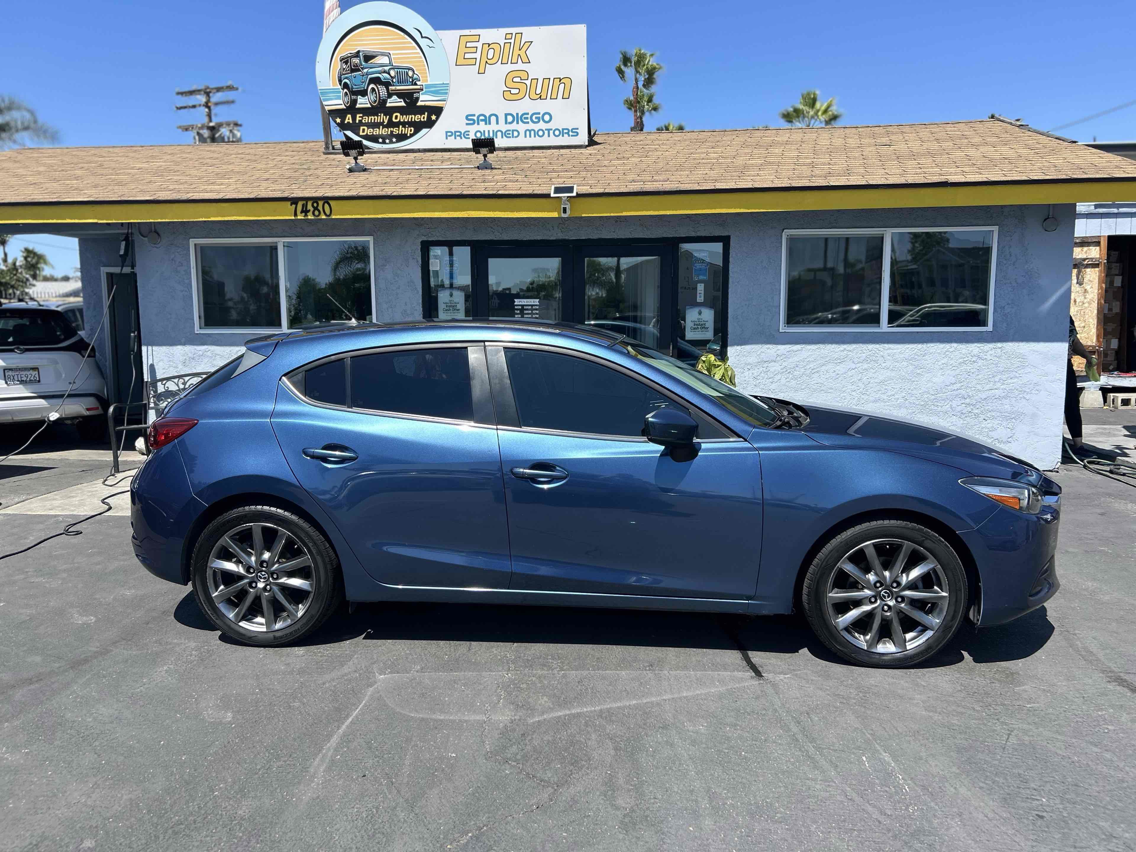Used 2018 MAZDA MAZDA3 Touring image 4