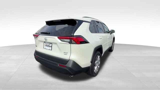 Used 2022 Toyota RAV4 XLE Premium AWD/4WD image 7