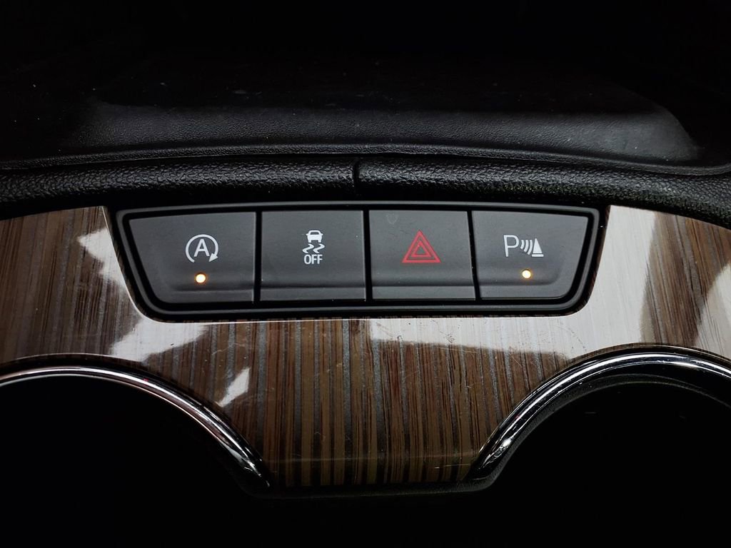 Used 2021 GMC Acadia SLE w/ Driver Convenience Package FWD image 23