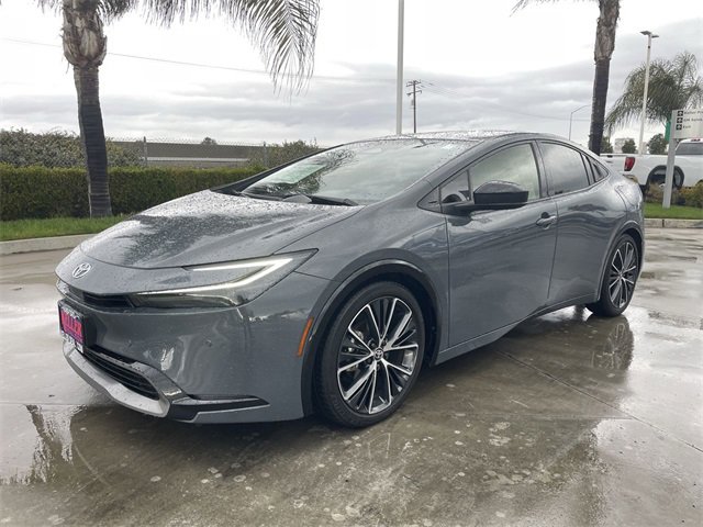 Used 2023 Toyota Prius XLE video 1