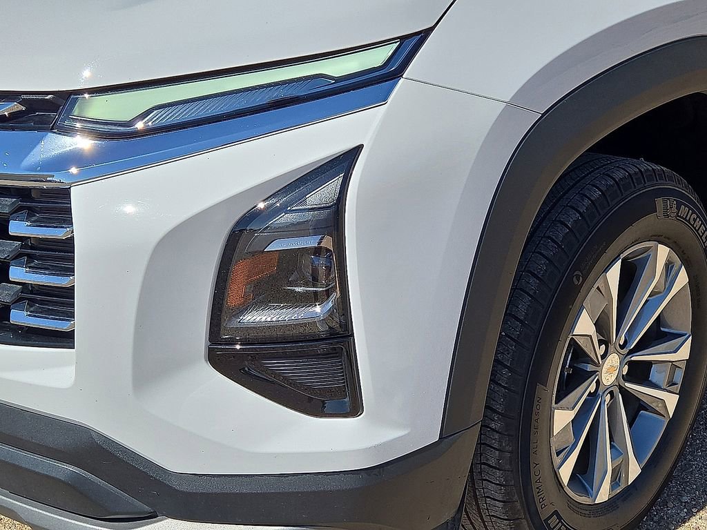 Used 2025 Chevrolet Equinox LT AWD/4WD image 9