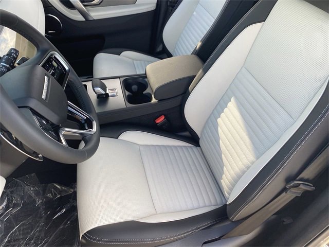 Used 2025 Land Rover Discovery Sport Dynamic SE image 6