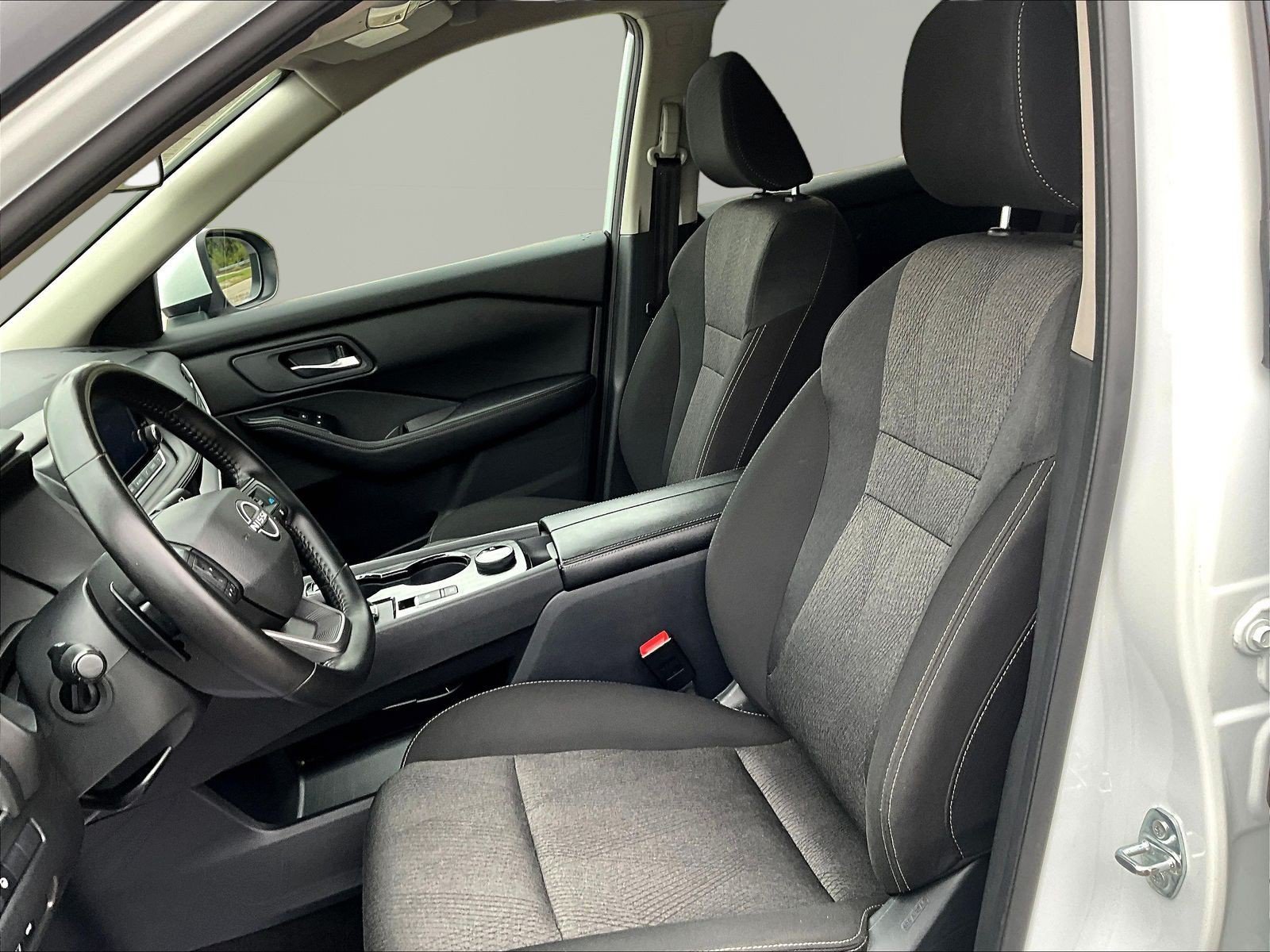 Used 2025 Nissan Rogue SV AWD/4WD image 21
