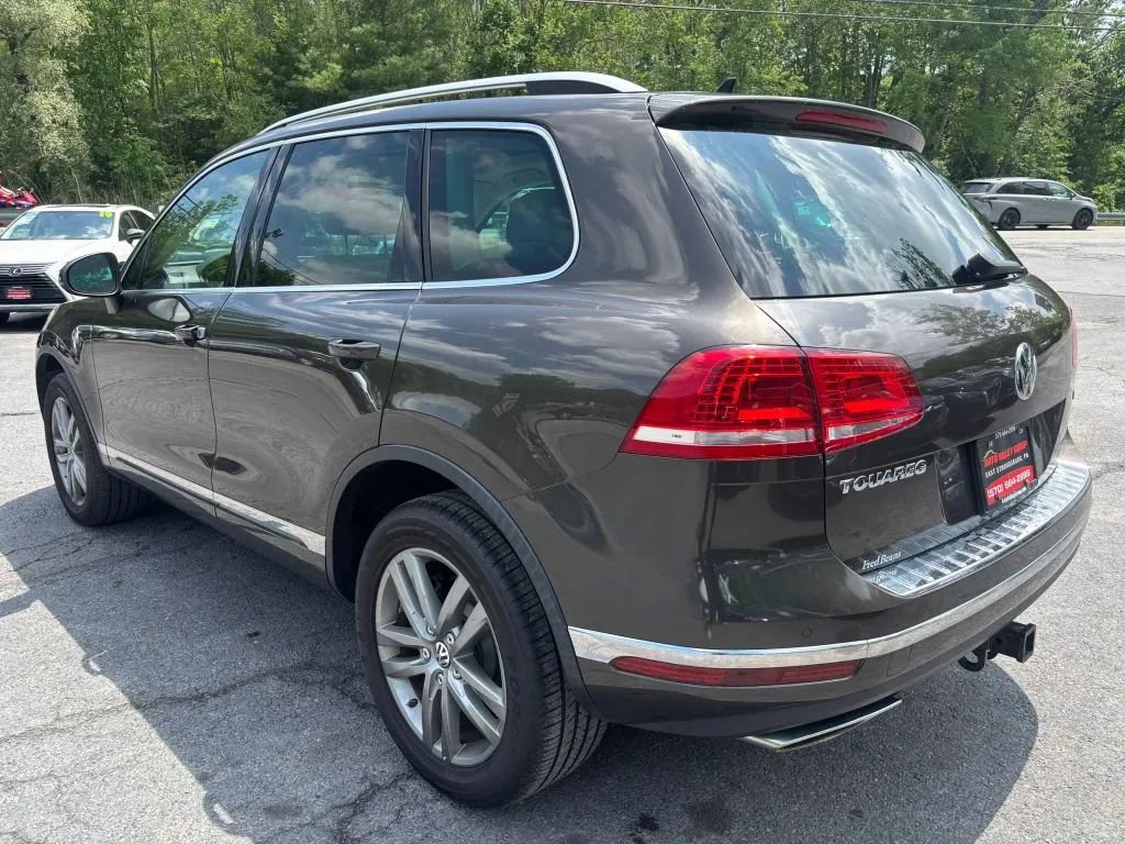 Used 2016 Volkswagen Touareg TDI AWD/4WD image 6