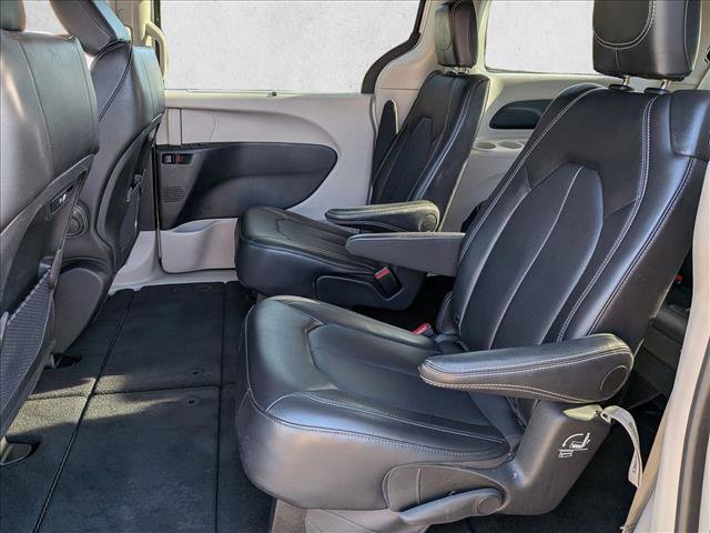 Used 2024 Chrysler Pacifica Touring-L FWD image 18