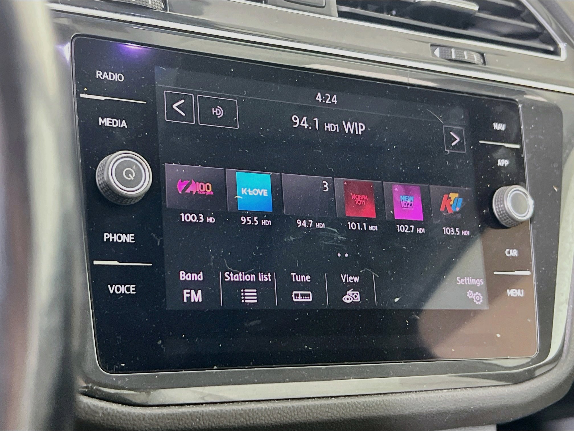 Used 2018 Volkswagen Tiguan SEL Premium w/ 3rd Row Seat Package AWD/4WD image 15