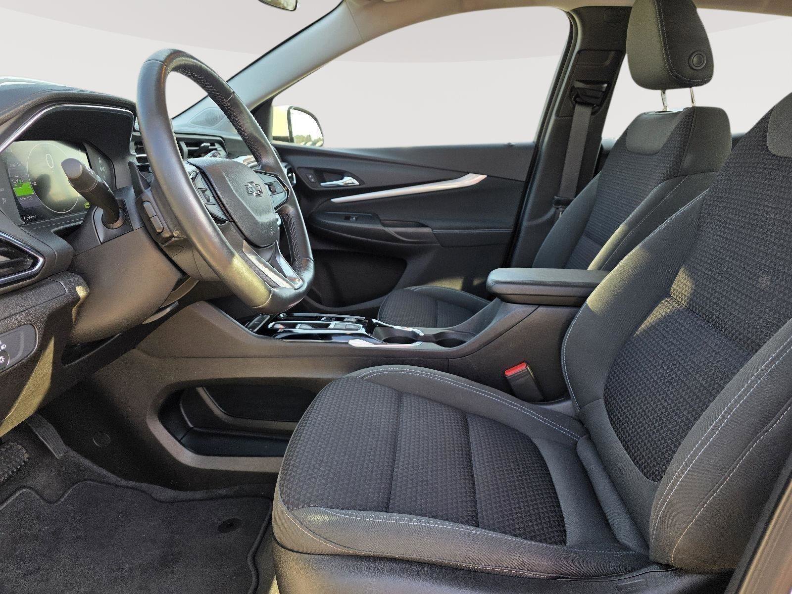 Used 2022 Chevrolet Bolt EUV LT w/ Comfort Package image 11