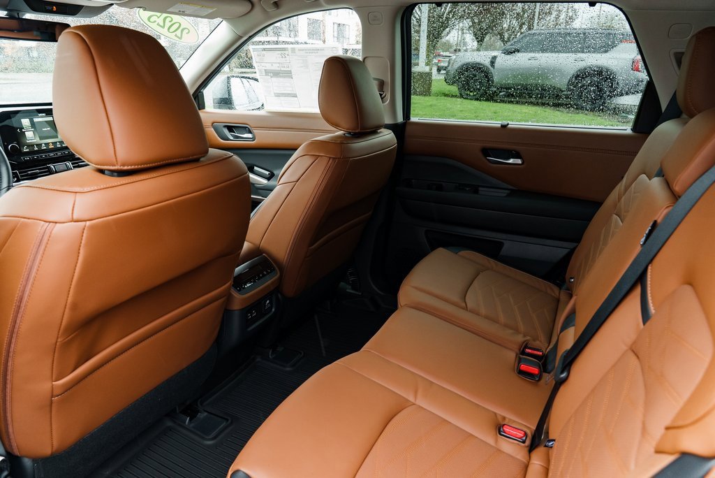 New 2025 Nissan Pathfinder Platinum image 27