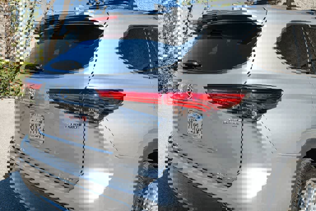 Used 2021 Toyota Highlander Limited image 6