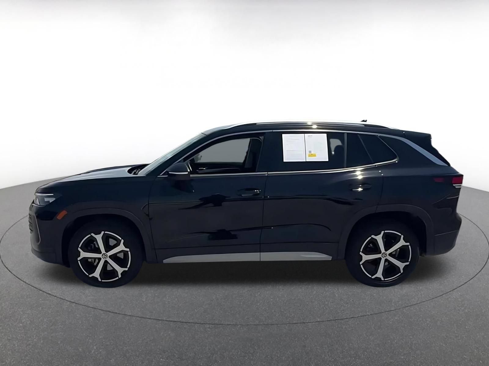 Used 2026 Volkswagen Tiguan SE AWD/4WD image 9