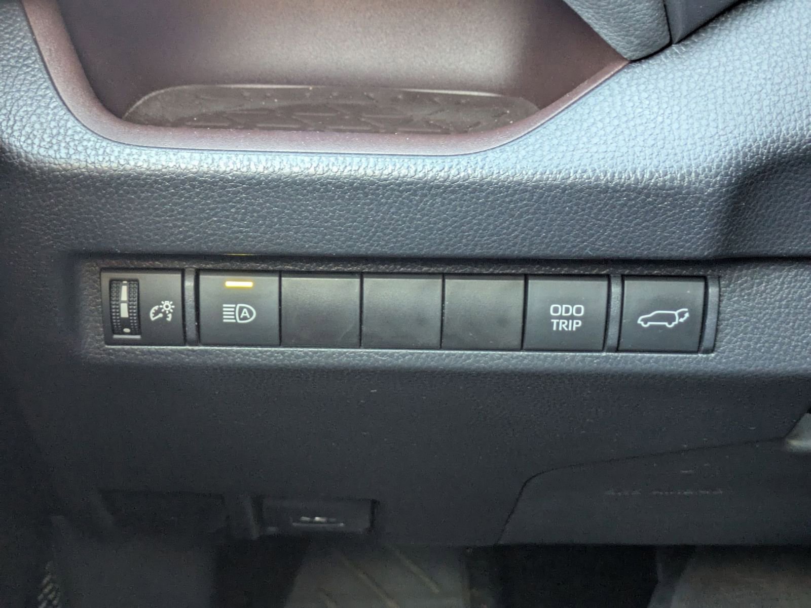 Used 2023 Toyota RAV4 Limited image 18