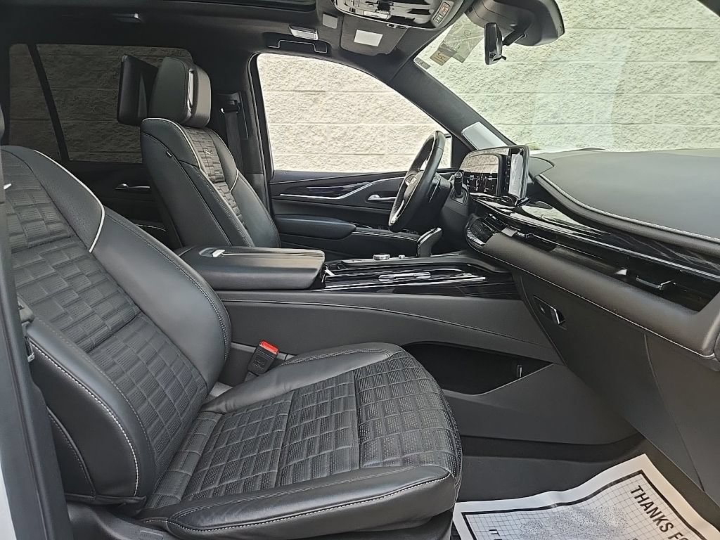 Certified 2024 Cadillac Escalade V w/ LPO, ONYX Package AWD/4WD image 21