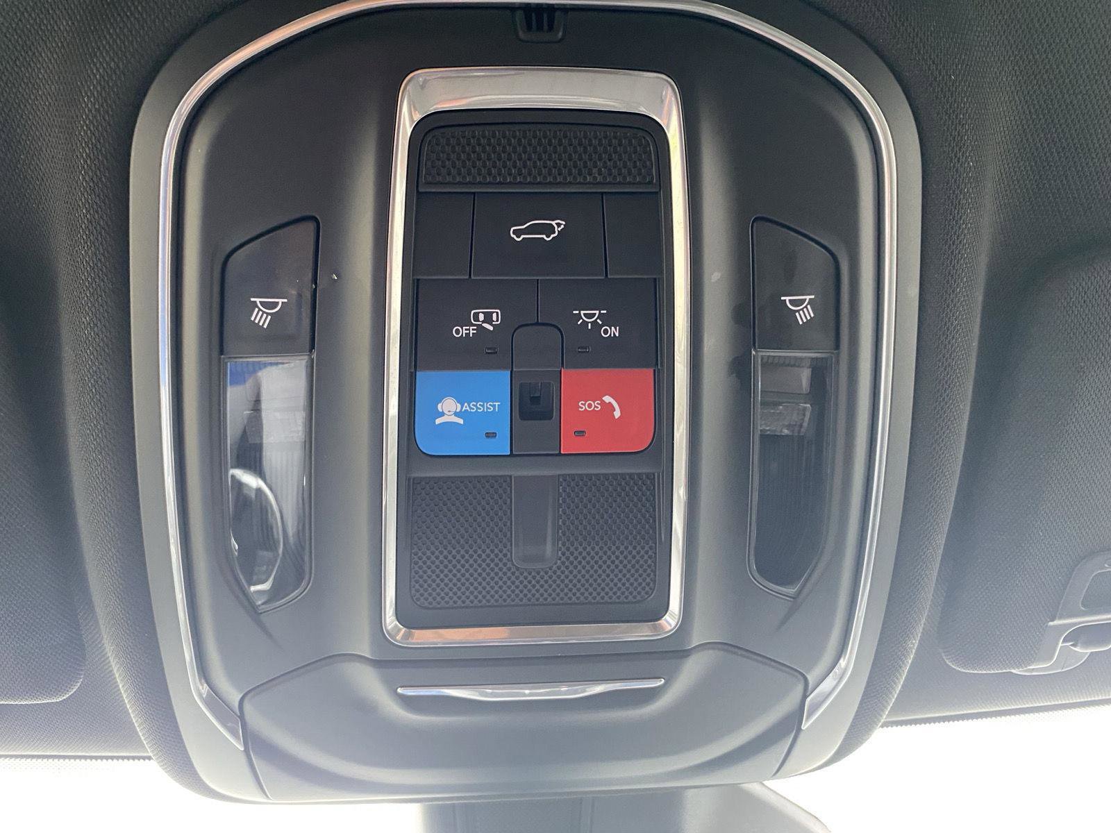 Used 2025 Jeep Grand Cherokee Altitude AWD/4WD image 25