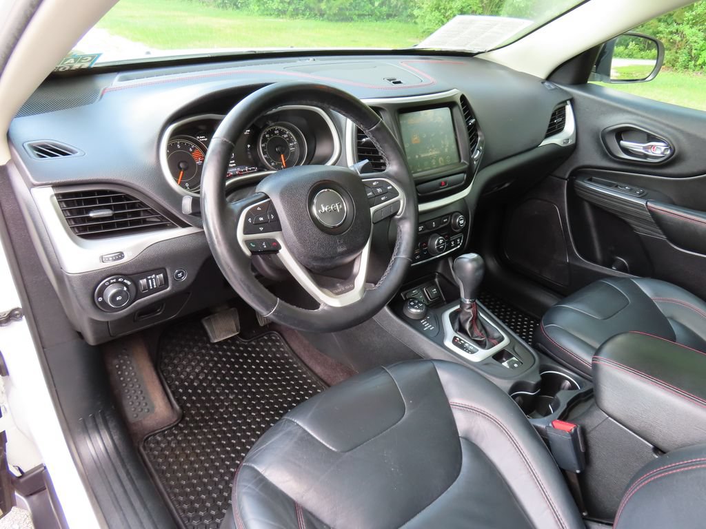 Used 2016 Jeep Cherokee Trailhawk w/ Comfort/Convenience Group AWD/4WD image 4