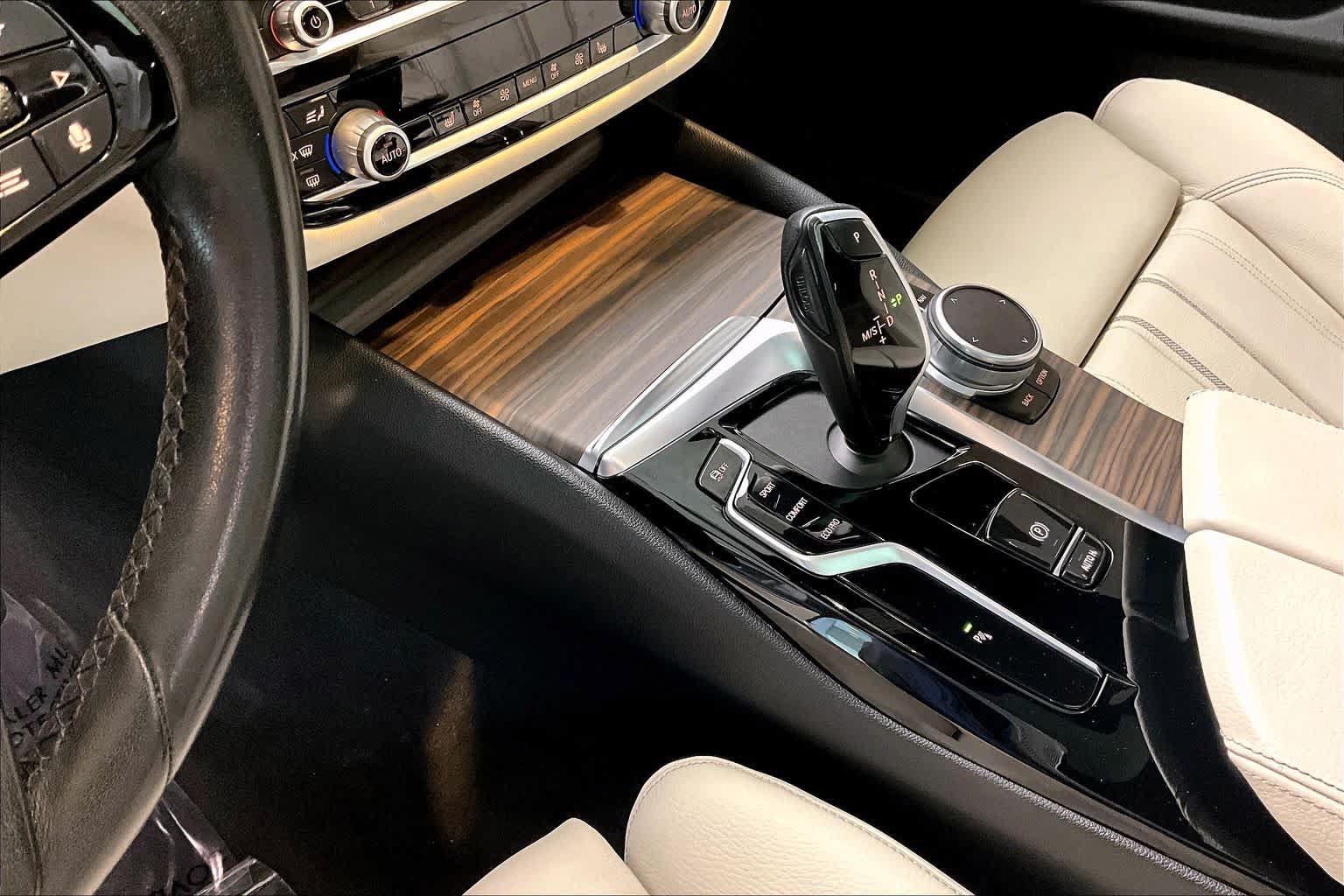 Used 2021 BMW 530i w/ Premium Package RWD image 16