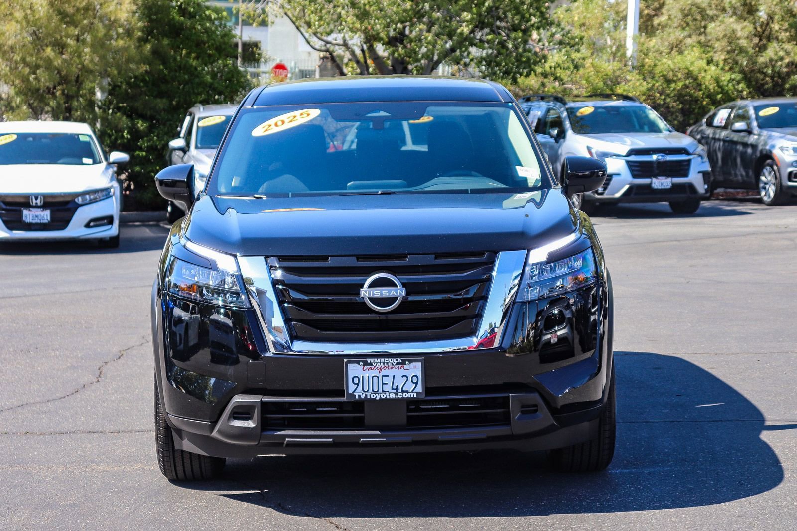 Used 2025 Nissan Pathfinder S FWD image 2