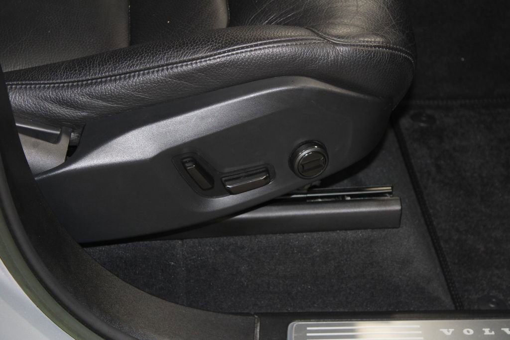 Used 2023 Volvo XC90 B5 Plus image 28