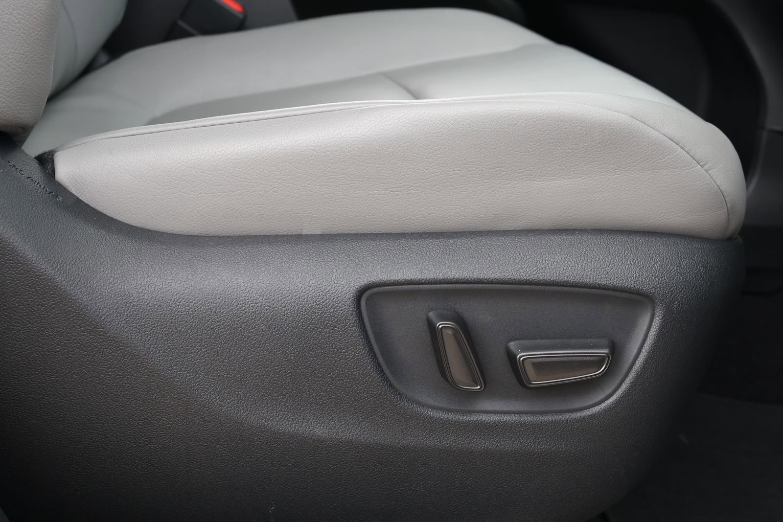 Used 2025 Toyota Sienna XLE image 30