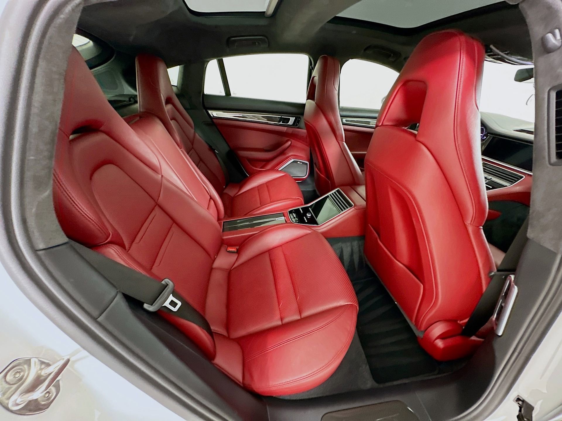 Used 2020 Porsche Panamera GTS image 29