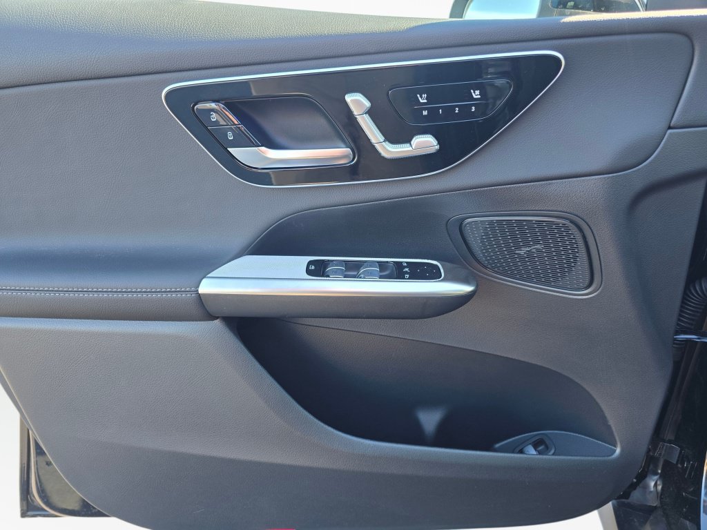 New 2027 Mercedes-Benz GLC 300 4MATIC image 31