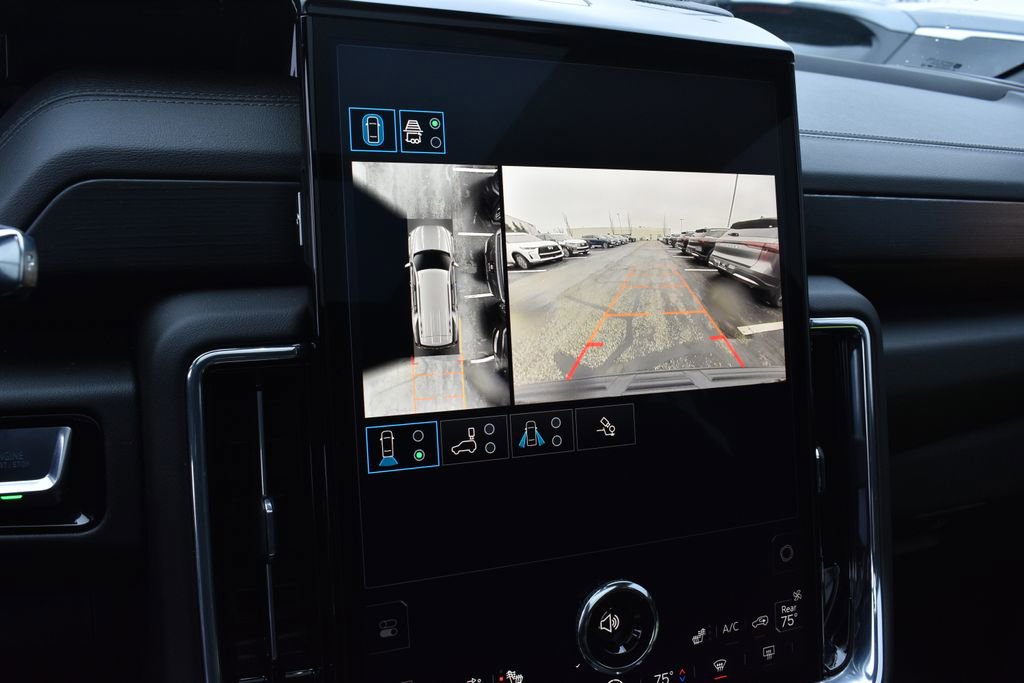 Used 2025 GMC Yukon Denali w/ Sun & Power Step Package image 22