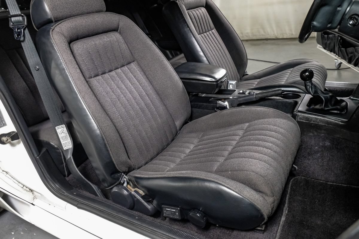 Used 1993 Ford Mustang GT RWD image 30