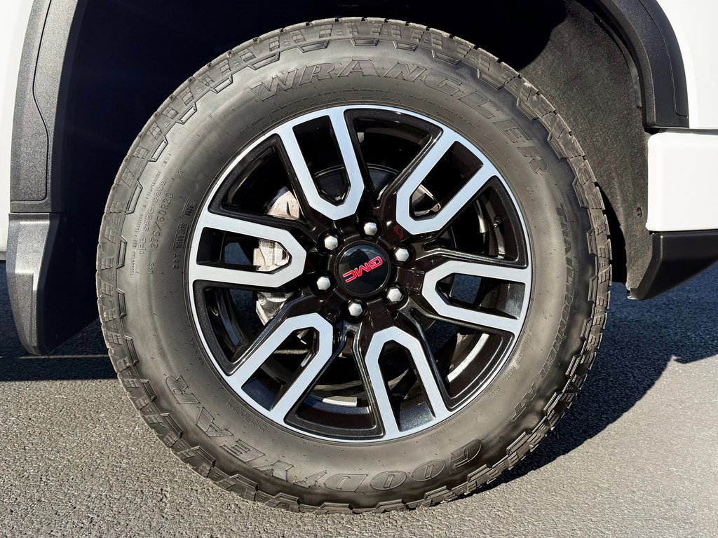 Used 2025 GMC Sierra 1500 AT4 w/ AT4 Premium Package image 18