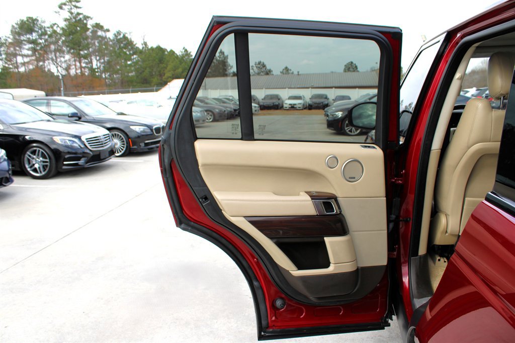 Used 2017 Land Rover Range Rover HSE image 32