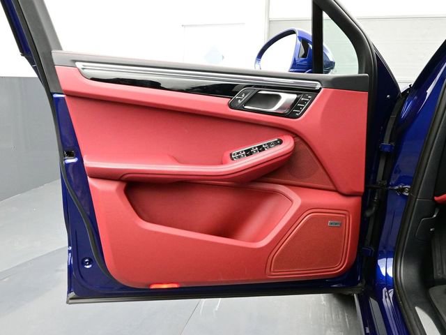 Certified 2025 Porsche Macan S image 7