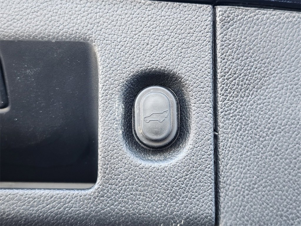 Used 2020 Chevrolet Tahoe Premier image 32