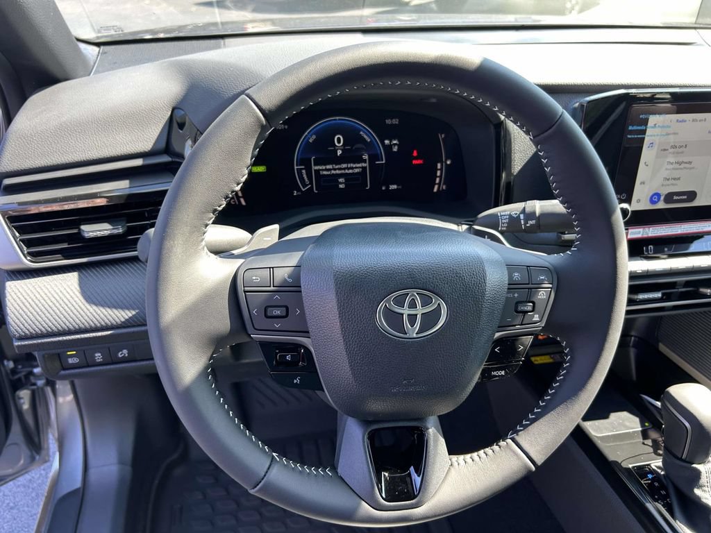 New 2026 Toyota Camry Hybrid FWD image 18
