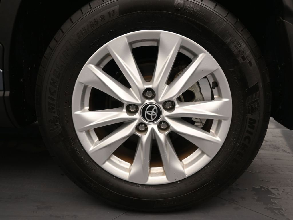 Used 2023 Toyota Corolla Cross LE image 10