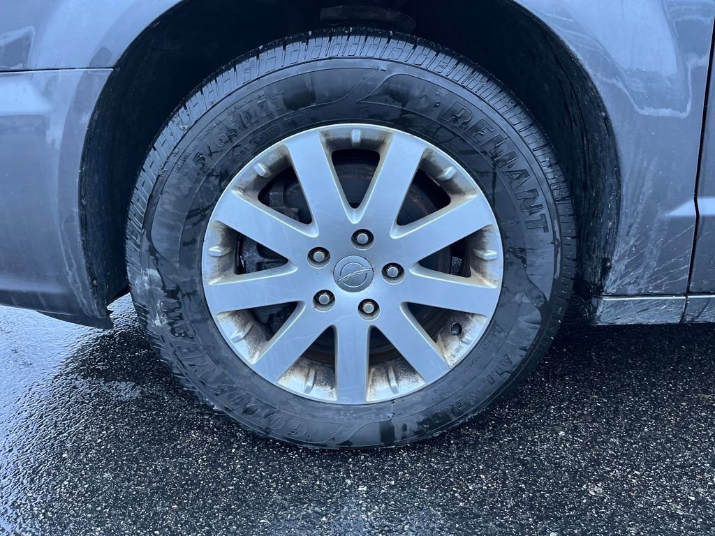 Used 2016 Chrysler Town & Country Touring w/ Driver Convenience Group image 26