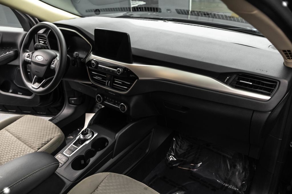 Used 2020 Ford Escape SE image 32