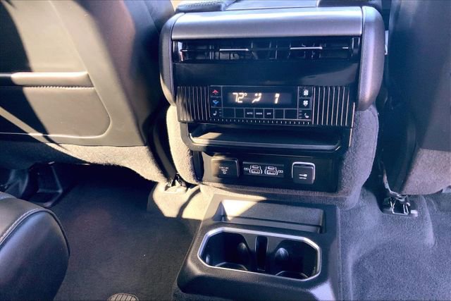 Used 2025 Jeep Wagoneer L Series II image 25