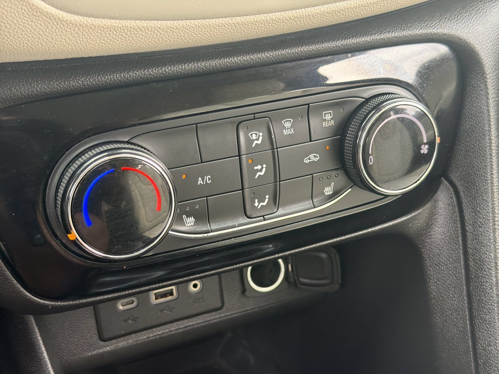 Used 2020 Buick Encore GX Preferred w/ Cold Weather Comfort Package FWD image 26