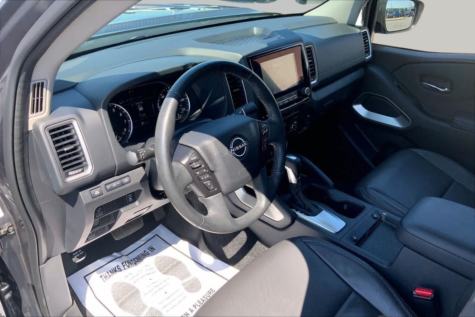 Used 2022 Nissan Frontier SV w/ Technology Package RWD image 18