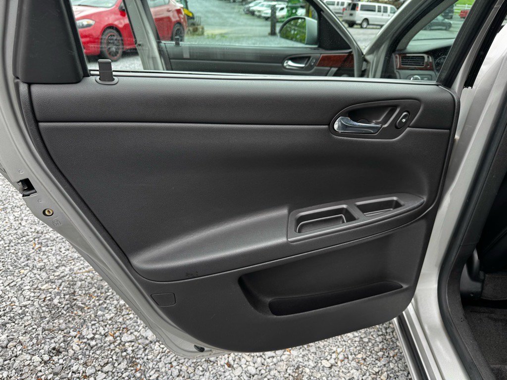 Used 2007 Chevrolet Impala SS FWD image 14