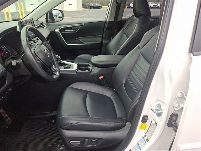 Used 2020 Toyota RAV4 XLE Premium image 13