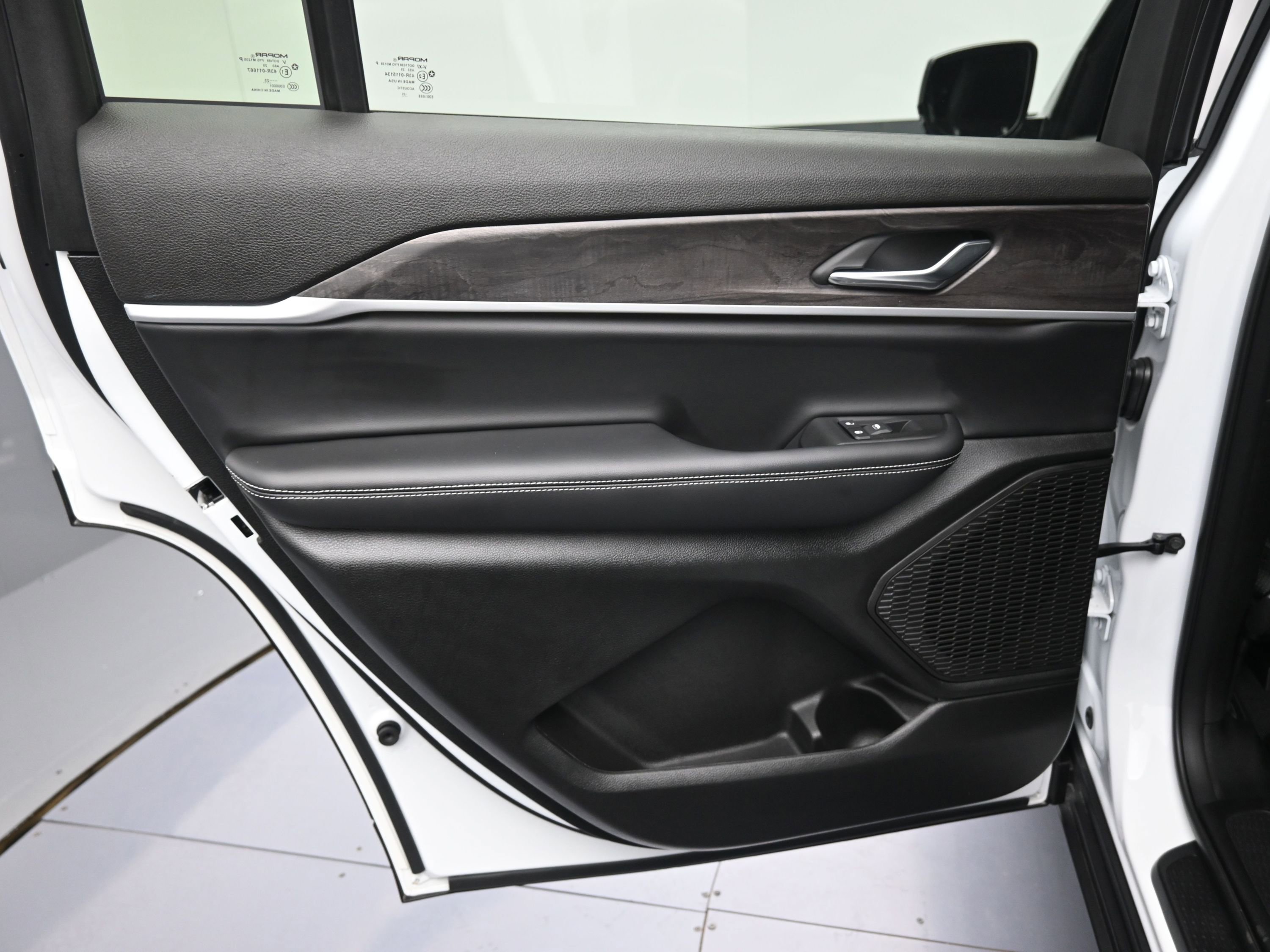 Used 2025 Jeep Grand Cherokee L Limited image 14