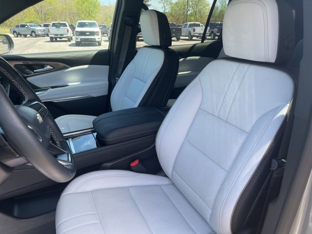 Used 2025 Chevrolet Traverse High Country w/ LPO, Floor Liner Package AWD/4WD image 12