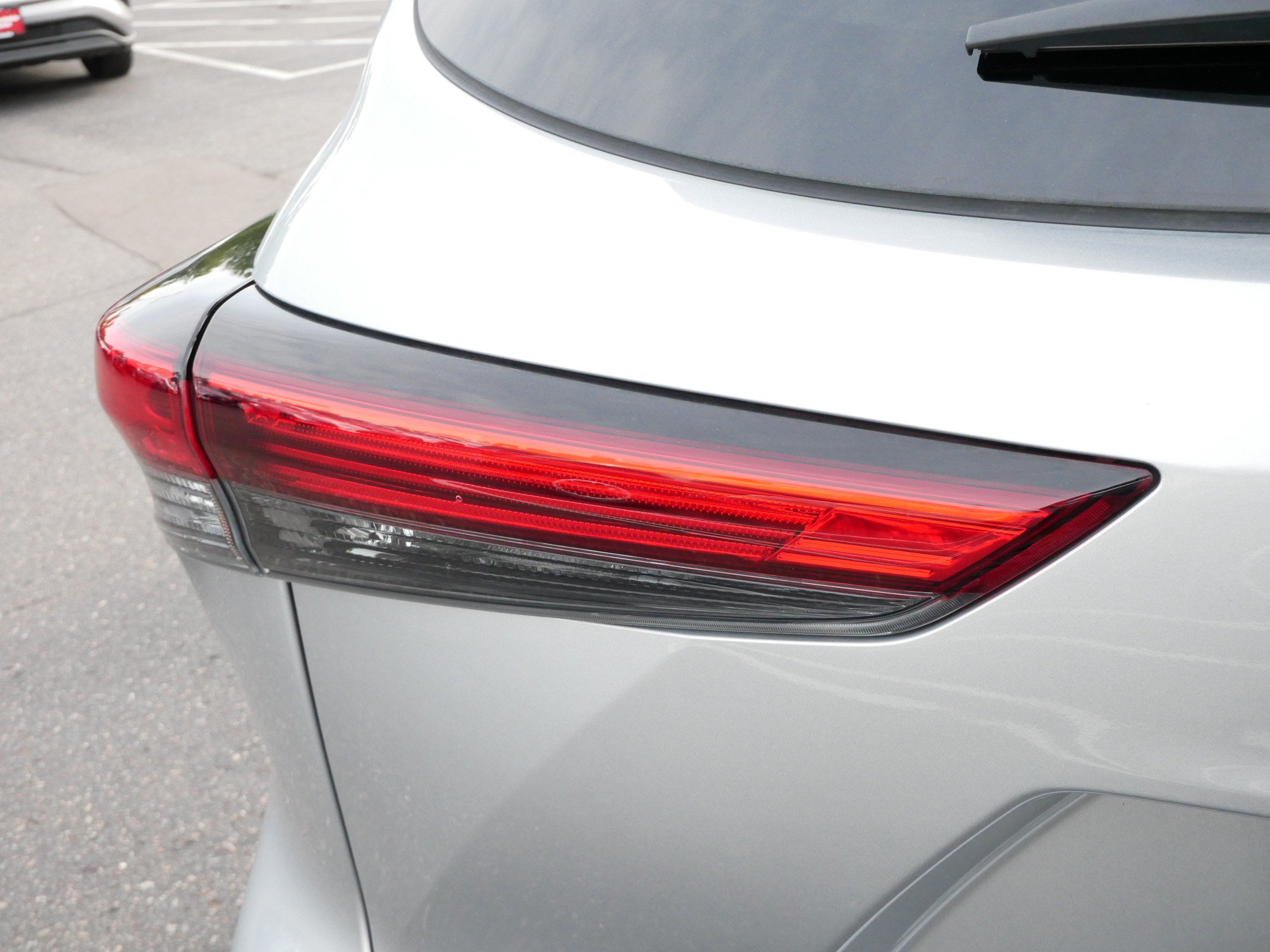 Used 2023 Toyota Highlander L AWD/4WD image 16