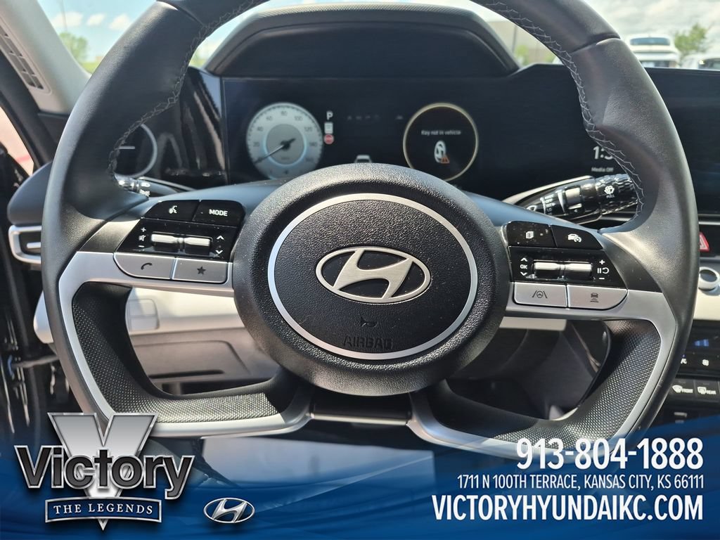 Used 2025 Hyundai Elantra Limited FWD image 14