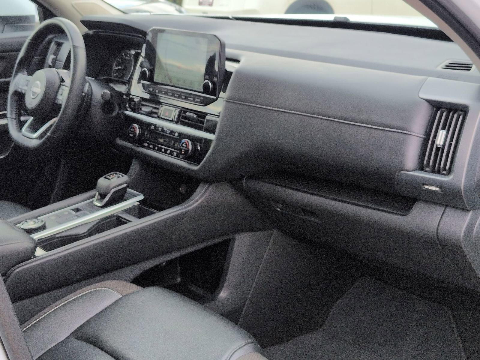 Certified 2025 Nissan Pathfinder SL w/ SL Premium Package image 34