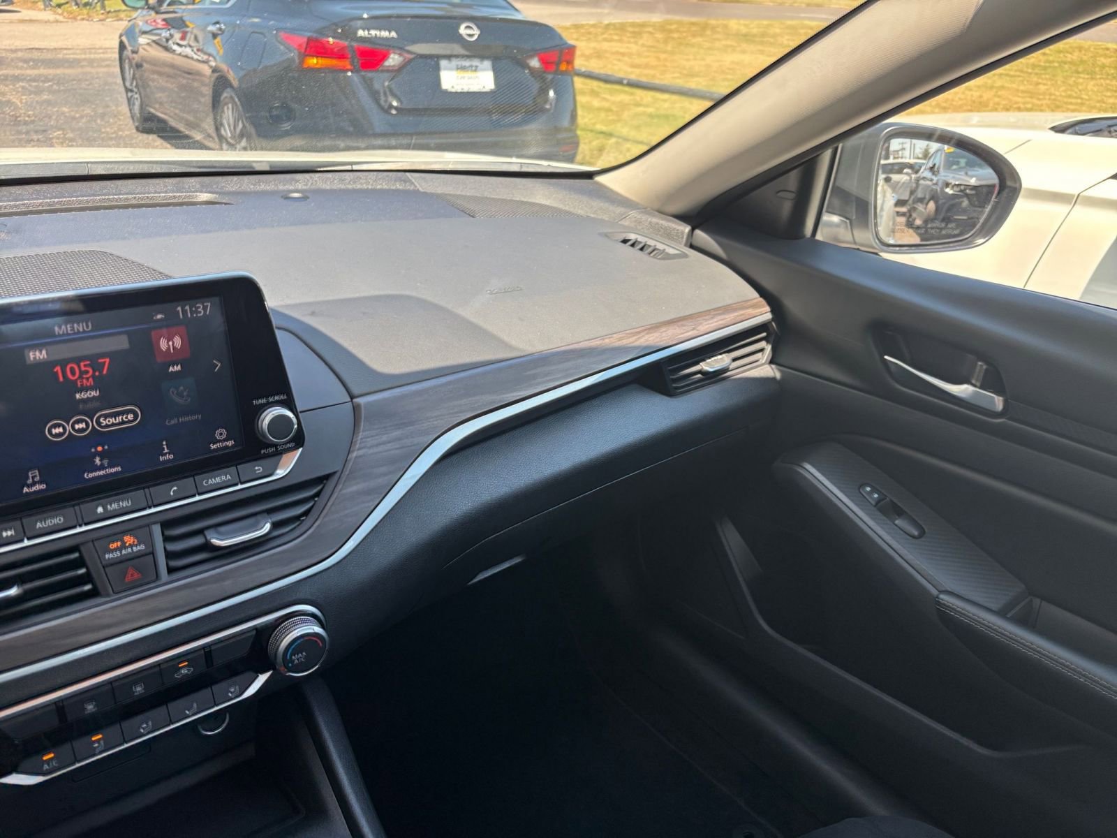 Used 2025 Nissan Altima 2.5 SV FWD image 35