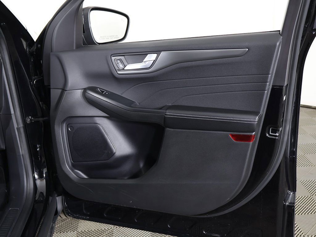 Used 2023 Ford Escape SE w/ Class II Trailer Tow Package image 25