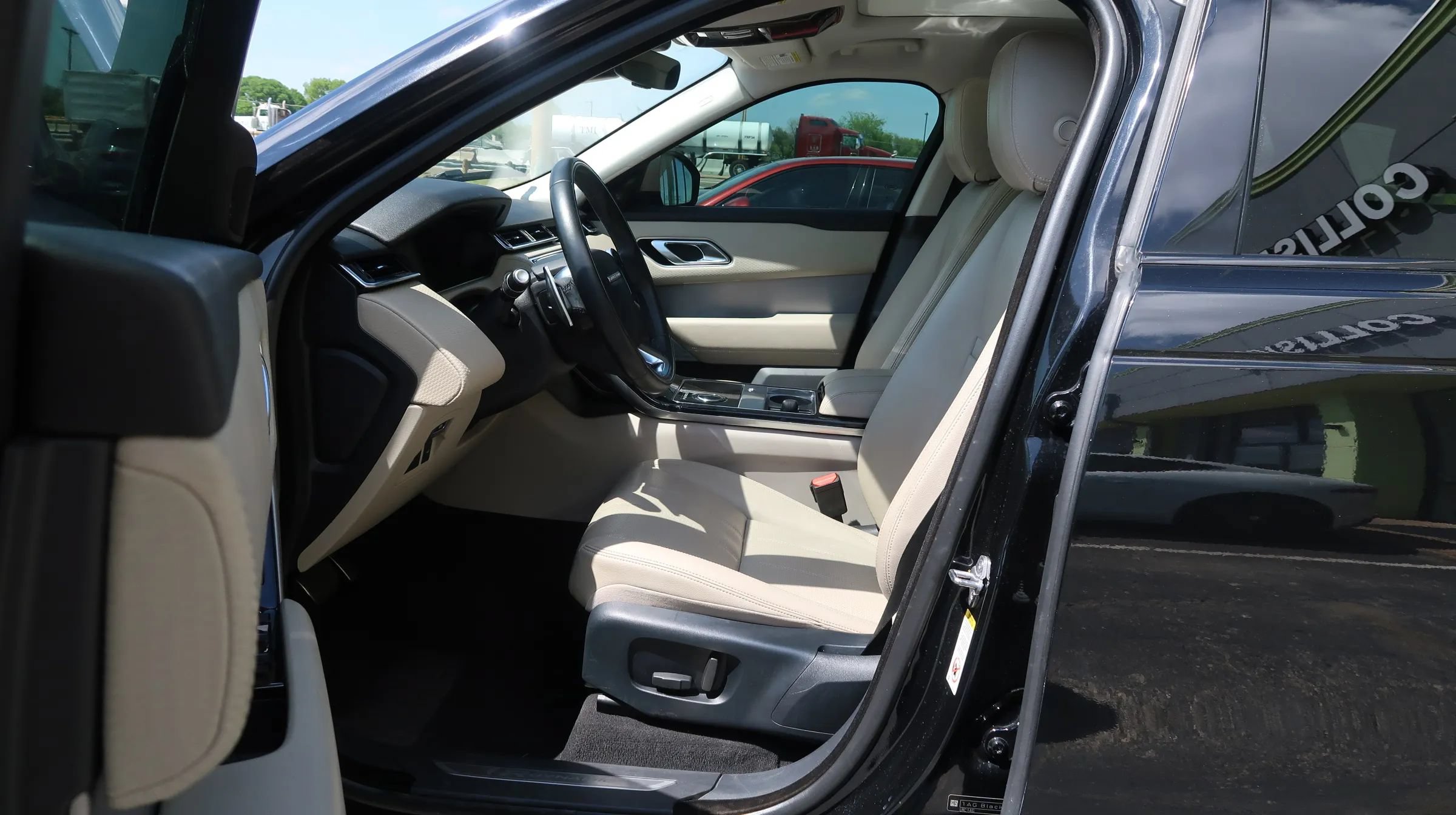 Used 2019 Land Rover Range Rover Velar R-Dynamic SE AWD/4WD image 16